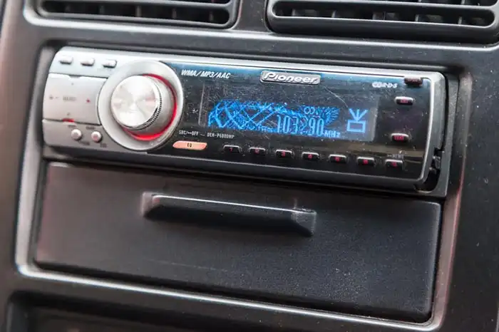 Car radio Pioneer 1din in the dashboard